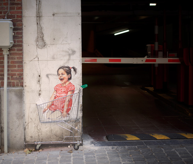 consider-ernest zacharevic-protect-whats-behind-you-3